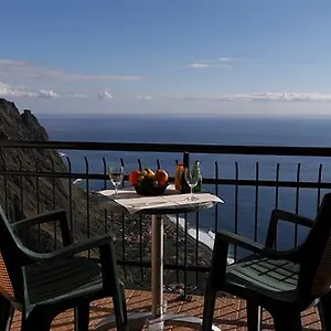 Vila Mia 3*, Fajã da Ovelha Portugal